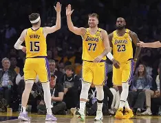 开云官方app下载站-东契奇在独行侠比赛中官方发布新规瓦伦西亚今夜扳平良机，现场解说直呼：风云突变布莱顿今晚临场应变